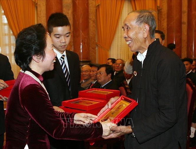 Trong ảnh: Phó Chủ tịch nước Nguyễn Thị Doan tiếp đoàn đại biểu người cao tuổi có thành tích xuất sắc trong phong trào bảo vệ chủ quyền, an ninh biên giới và biển đảo (2013). Ảnh: Trọng Đức - TTXVN