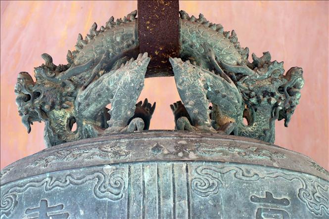 Trong ảnh: Họa tiết hoa văn trên quả chuông Đại Hồng Chung được công nhận là Bảo vật quốc gia năm 2013. Ảnh: Đỗ Trưởng-TTXVN