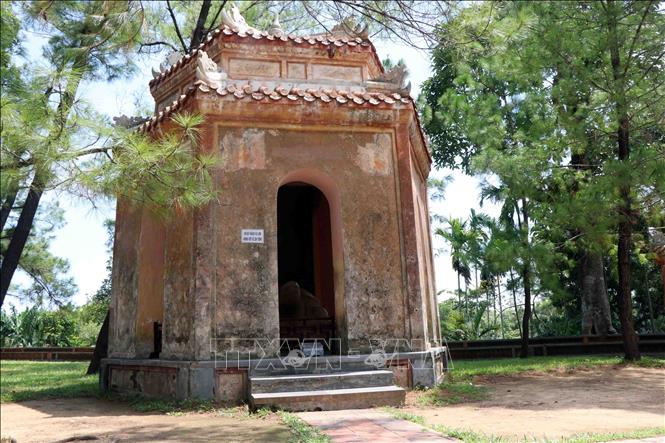 Trong ảnh: Lầu lục giác nơi đặt bia đá khắc bài “Ngự kiến Thiên Mụ tự” được công nhận là Bảo vật quốc gia năm 2020. Ảnh: Đỗ Trưởng-TTXVN