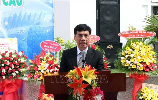 Lãnh đạo Sở Y tế tỉnh Ninh Thuận phát biểu tại lễ khánh thành Khoa khám, chữa bệnh theo yêu cầu của Bệnh viện tỉnh. Ảnh: Công Thử - TTXVN