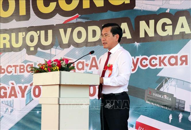 Trong ảnh: Ông Phạm Văn Hậu-Phó Chủ tịch UBND tỉnh Ninh Thuận phát biểu tại buổi lễ khởi công Dự án Nhà máy sản xuất Rượu Vodka Nga. Ảnh: Công Thử - TTXVN