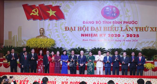 Trong ảnh: Đoàn đại biểu đi dự Đại hội Đảng toàn quốc lần thứ XIII ra mắt Đại hội. Ảnh: Sỹ Tuyên - TTXVN
