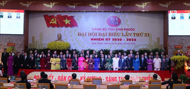 Trong ảnh: Các đồng chí Uỷ viên ban chấp hành Đảng bộ tỉnh Bình Phước khoá XI, nhiệm kỳ 2020 – 2025 ra mắt Đại hội. Ảnh: Sỹ Tuyên – TTXVN