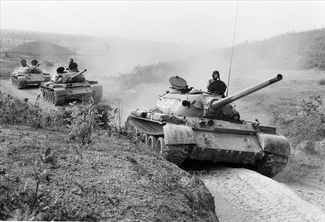 Không chỉ là biểu tượng của quân đội Việt Nam mà còn được các nước trên thế giới biết đến về sự mạnh mẽ và tiên tiến. Những hình ảnh những chiếc xe tăng Việt Nam trên chiến trường sẽ khiến bạn cảm thấy tự hào và khâm phục. Hãy xem ngay để tìm hiểu thêm về sức mạnh của quân đội Việt Nam.