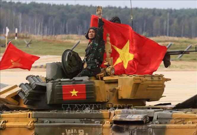 Trong ảnh: Với màn thi đấu ngoạn mục, kíp xe số 3 mang về chiến thắng và niềm tự hào cho cổ động viên Việt Nam tại Hội thao Quân sự quốc tế (Army Games) 2020 tổ chức tại Liên bang Nga. Ảnh: Trần Hiếu - Pv TTXVN tại Nga