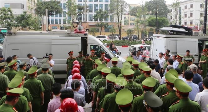 Trong ảnh: Đoàn kiểm tra Bộ Công An đến kiểm tra công tác phòng cháy, chữa cháy tại chung cư cao tầng M3, M4 số 91, Nguyễn Chí Thanh (Hà Nội). Ảnh: Doãn Tấn – TTXVN