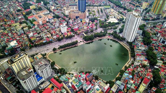 Photo: Bird's eye view of Ngoc Khanh Lake in Ba Dinh district. VNA Photo: Thành Đạt