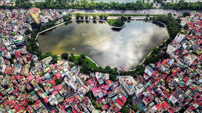 Photo: Bird's eye view of Ba Mau lake in Dong Da district. VNA Photo: Thành Đạt