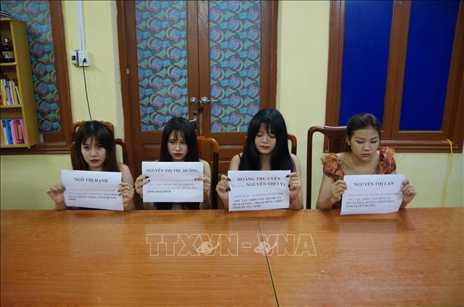 Các đối tượng tại cơ quan Công an tỉnh Tuyên Quang. Ảnh TTXVN phát
