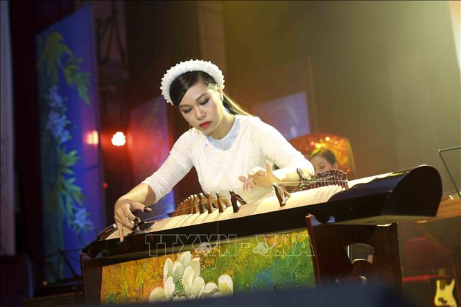 Trong ảnh: Tiết mục biểu diễn của Học viện Âm nhạc quốc gia Việt Nam. Ảnh: Tuấn Đức - TTXVN
