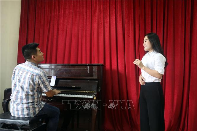 Trong ảnh: Lớp học Âm nhạc tại Trường Cao đẳng Văn hóa nghệ thuật Tây Bắc. Ảnh: Anh Tuấn – TTXVN