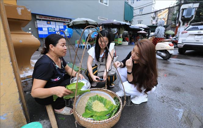 Photo: Do not miss this special food of Hanoi during your visit to Hanoi, especially the autumn time. VNA Photo: Thành Đạt