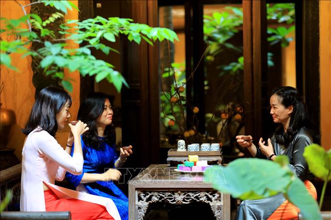 Trong ảnh: Không gian uống trà của người Hà Nội xưa. Ảnh: TTXVN