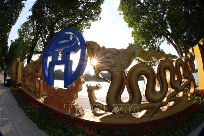 Trong ảnh: Biểu trưng chào mừng 1010 năm Thăng Long - Hà Nội. Ảnh: Hoàng Hiếu - TTXVN