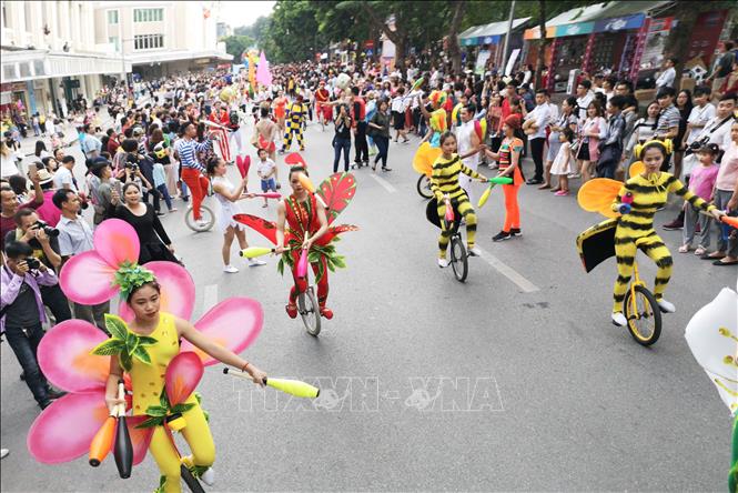 Trong ảnh: Tuyến phố đi bộ Hồ Gươm là nơi thường xuyên tổ chức các hoạt động giao lưu văn hóa, nghệ thuật trong nước và quốc tế. Ảnh: Thanh Tùng - TTXVN
