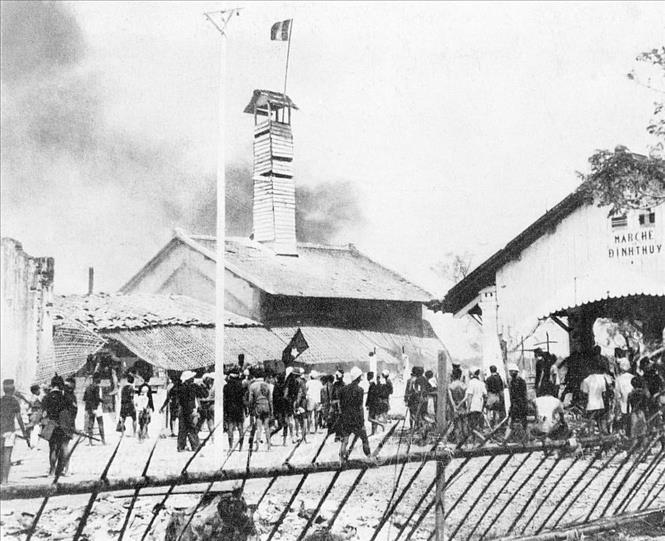 Phong trào đấu tranh đòi dân sinh, dân chủ 1936 - 1939, phong trào Phản đế 1939 - 1941 và phong trào Mặt trận Việt Minh 1941-1945, với chủ trương mở rộng chính sách đại đoàn kết toàn dân và công tác mặt trận, Đảng đã tập hợp đông đảo các tầng lớp nhân dân, thực hiện các hình thức đấu tranh công khai, hợp pháp, nửa hợp pháp để tạo nên bước phát triển mới trong xây dựng lực lượng chính trị quần chúng. Trong ảnh: Ngày 23/11/1940, cuộc Khởi nghĩa Nam kỳ bùng nổ ở nhiều tỉnh Nam bộ, là cuộc tổng diễn tập lần thứ hai cho thắng lợi của Cách mạng Tháng Tám năm 1945. Ảnh: Tư liệu TTXVN