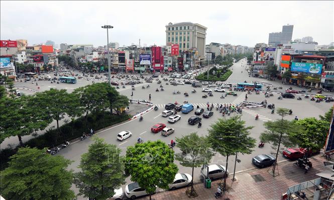 Trong ảnh: Ô Chợ Dừa hiện nay là điểm giao cắt của 6 tuyến phố Xã Đàn, Khâm Thiên, Tôn Đức Thắng, Tây Sơn, Đê La Thành, Ô Chợ Dừa. Đây đồng thời là nút giao thông vô cùng quan trọng, đáp ứng nhu cầu đi lại rất lớn của Hà Nội. Ảnh: Danh Lam-TTXVN