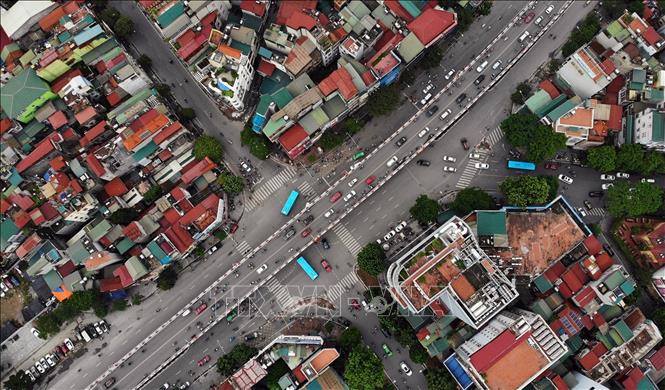Trong ảnh: Ô Cầu Dền chính là ngã tư lớn nối 4 tuyến phố Huế, Bạch Mai, Trần Khát Chân, Đại Cồ Việt. Ảnh: Danh Lam-TTXVN