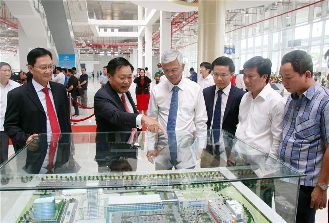 Muốn bến xe Miền Đông mới thoát ế cần sớm đóng cửa bến cũ