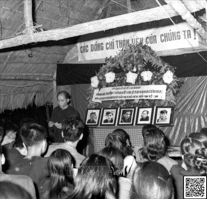 Trong ảnh: Lễ truy điệu các liệt sĩ Thông tấn xã Giải phóng hy sinh trong Cuộc tổng tiến công và nổi dậy Xuân Mậu Thân 1968. Ảnh: TTXGP