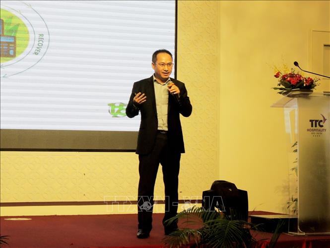 Trong ảnh:  Ông Ivan Phạm - Phó Tổng Giám đốc Công ty Deloitte Việt Nam - chia sẻ 6 bí quyết để doanh nghiệp trụ vững và vượt qua khó khăn. Ảnh: Ánh Tuyết - TTXVN 