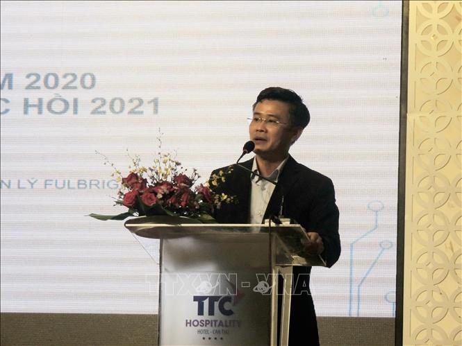 Trong ảnh: Ông Đỗ Thiên Anh Tuấn - Giảng viên Trường Chính sách công và quản lý Fulbright Việt Nam - khái lược tình hình kinh tế Việt Nam 9 tháng đầu năm 2020 và triển vọng phục hồi kinh tế năm 2021. Ảnh: Ánh Tuyết - TTXVN 