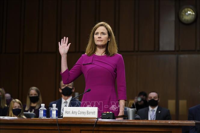 Trong ảnh: Thẩm phán Tòa án Tối cao Mỹ được đề cử Amy Coney Barrett tại phiên điều trần trước Ủy ban Tư pháp Thượng viện ở Washington DC., ngày 12/10/2020. Ảnh: AFP/TTXVN 