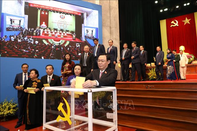 Tiến tới Đại hội XIII của Đảng: Báo cáo kết quả Hội nghị ...