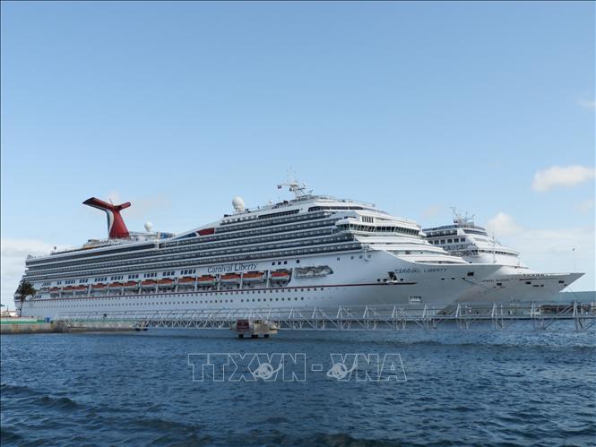 Trong ảnh (tư liệu): Tàu du lịch của công ty Carnival Cruise Line neo tại Nassau, Bahamas ngày 29/4/2019. Ảnh: AFP/TTXVN