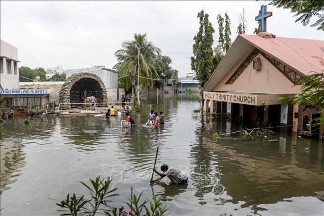 Trong ảnh: Ngập lụt do mưa lớn tại Hyderabad, Ấn Độ ngày 15/10/2020. Ảnh: AFP/TTXVN