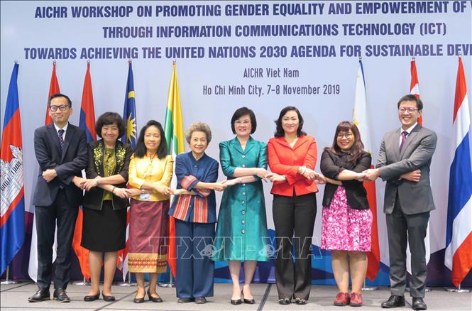 Việt Nam là một trong số ít các quốc gia đã hoàn thành báo cáo về tình hình thực hiện Công ước về xóa bỏ mọi hình thức phân biệt đối xử với phụ nữ (CEDAW). Trong ảnh: Hội thảo Thúc đẩy bình đẳng giới và tăng quyền cho phụ nữ thông qua công nghệ thông tin, hướng tới thực hiện Chương trình Nghị sự 2030 của Liên hợp quốc về Phát triển bền vững tại TP Hồ Chí Minh, ngày 7/11/2019. Ảnh: Đinh Hằng - TTXVN