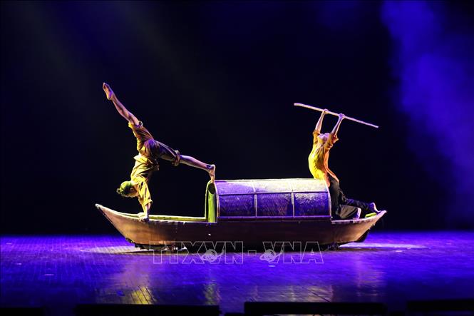 Trong ảnh: Bài thi tại bảng D - Phong cách múa sử dụng các ngôn ngữ, kỹ thuật, kỹ xảo của các thể loại nhảy múa đương đại như: Hiphop, Popping, Breakdance... Ảnh: Hoàng Hiếu - TTXVN