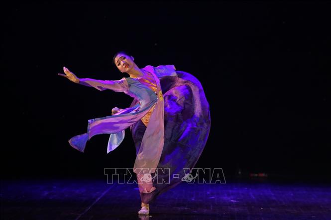 Trong ảnh: Trong ảnh: Bài thi tại bảng D - Phong cách múa sử dụng các ngôn ngữ, kỹ thuật, kỹ xảo của các thể loại nhảy múa đương đại như: Hiphop, Popping, Breakdance.... Ảnh: Hoàng Hiếu - TTXVN