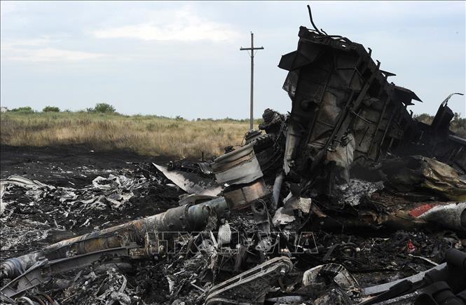 Trong ảnh (tư liệu): Hiện trường vụ rơi máy bay MH17 gần thị trấn Shaktarsk, miền Đông Ukraine, ngày 18/7/2014. Ảnh: AFP/TTXVN