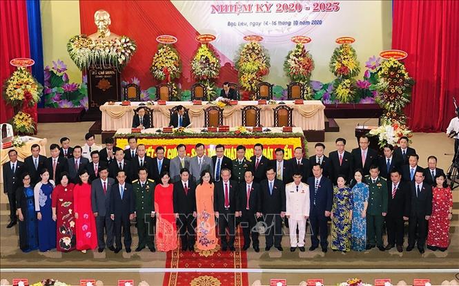 Trong ảnh: Ban Chấp hành Đảng bộ tỉnh Bạc Liêu lần thứ XVI, nhiệm kỳ 2020 - 2025 ra mắt Đại hội. Ảnh: Huỳnh Sử- TTXVN