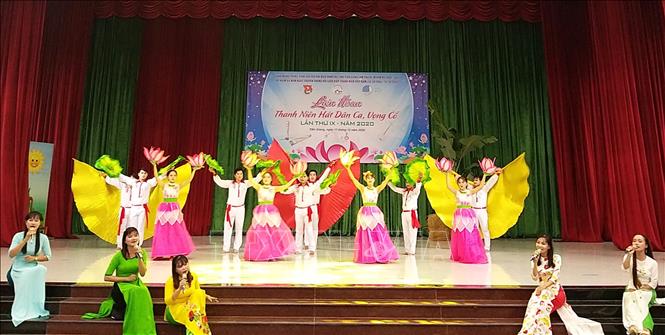 Một tiết mục tham gia Liên hoan với nội dung ca ngợi Đảng, Bác Hồ. Ảnh: Hữu Chí - TTXVN
