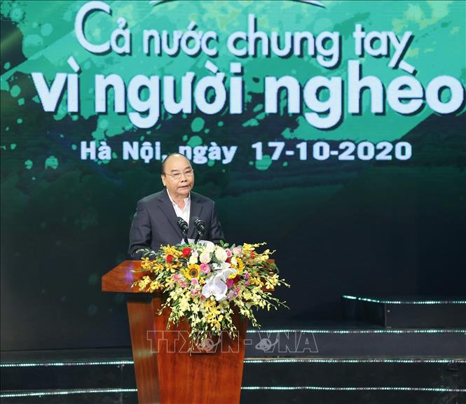 Photo: PM Nguyen Xuan Phuc addresses the programme. VNA Photo: Doãn Tấn 