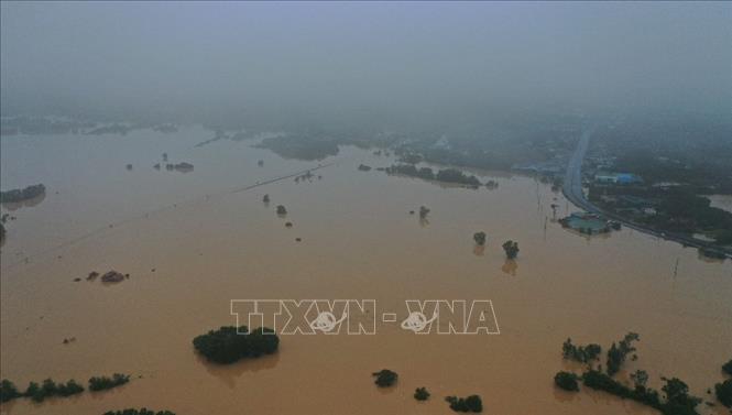 Trong ảnh: Lũ lớn trên sông Hiếu gây ngập diện rộng tại khu vực xã Thanh An, huyện Cam Lộ và phường Đông Giang, thành phố Đông Hà, tỉnh Quảng Trị. Ảnh: Hồ Cầu – TTXVN