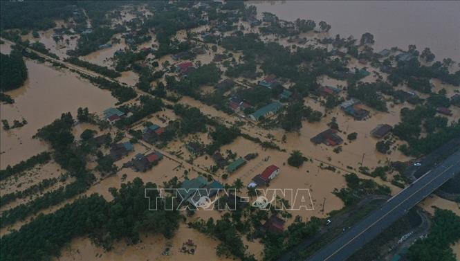 Trong ảnh: Lũ lớn trên sông Hiếu gây ngập diện rộng tại khu vực xã Thanh An, huyện Cam Lộ và phường Đông Giang, thành phố Đông Hà, tỉnh Quảng Trị. Ảnh: Hồ Cầu – TTXVN