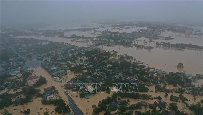 Trong ảnh: Lũ lớn trên sông Hiếu gây ngập diện rộng tại khu vực xã Thanh An, huyện Cam Lộ và phường Đông Giang, thành phố Đông Hà, tỉnh Quảng Trị. Ảnh: Hồ Cầu – TTXVN
