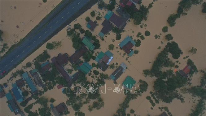 Trong ảnh: Lũ lớn trên sông Hiếu gây ngập diện rộng tại khu vực xã Thanh An, huyện Cam Lộ và phường Đông Giang, thành phố Đông Hà, tỉnh Quảng Trị. Ảnh: Hồ Cầu – TTXVN