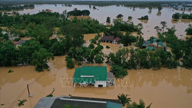Trong ảnh: Lũ lớn trên sông Hiếu gây ngập diện rộng tại khu vực xã Thanh An, huyện Cam Lộ và phường Đông Giang, thành phố Đông Hà, tỉnh Quảng Trị. Ảnh: Hồ Cầu – TTXVN