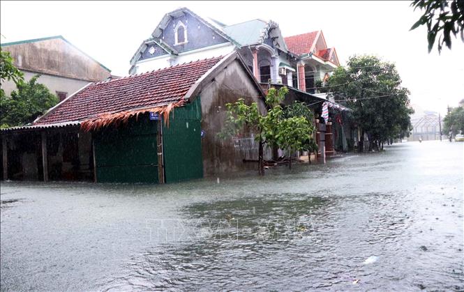 Trong ảnh: Khối phố 4, phường Trần Phú, thành phố Hà Tĩnh nước ngập sâu. Ảnh: Công Tường-TTXVN
