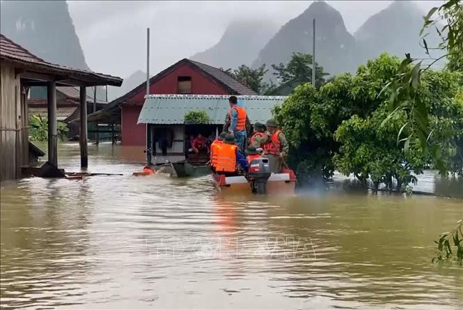 Trong ảnh: Hơn 95 nghìn ngôi nhà ở Quảng Bình bị lũ nhấn chìm. Ảnh: Đức Thọ -TTXVN