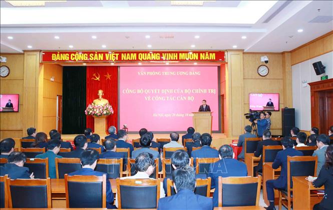 Thống đốc NHNN Việt Nam Lê Minh Hưng giữ chức Chánh Văn ...