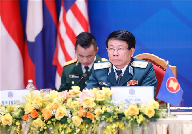 Photo: Major General Vu Van Kha, Acting Commander of the Air Defense-Air Force Service, chairs the meeting in Hanoi. VNA Photo: Dương Giang