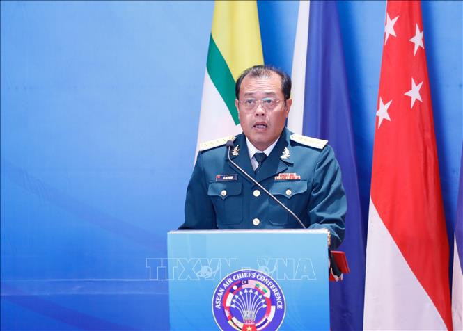 Photo:  Colonel La Dai Phong, Deputy Chief of Staff of the Air Defence-Air Force makes a report of the seventh ASEAN Air Forces’ Education and Training Working Group (AAFET-WG 7). VNA Photo: Dương Giang 