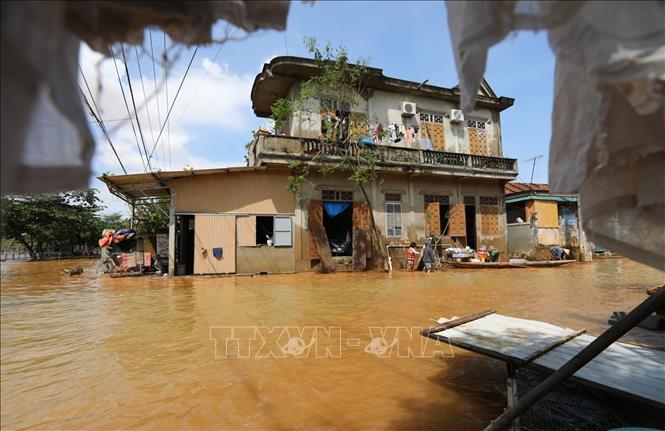 Trong ảnh: Nước vẫn ngập sâu ở nhiều nơi của huyện Lệ Thủy. Ảnh: Thành Đạt - TTXVN