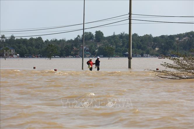 Trong ảnh: Một số nơi tại huyện Lệ Thủy nước vẫn ngập sâu. Ảnh: Thành Đạt - TTXVN