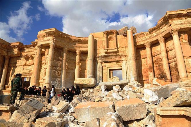 Sau khi chiếm thành phố cổ Palmyra (Syria) hồi tháng 5/2015, các tay súng thuộc tổ chức 
